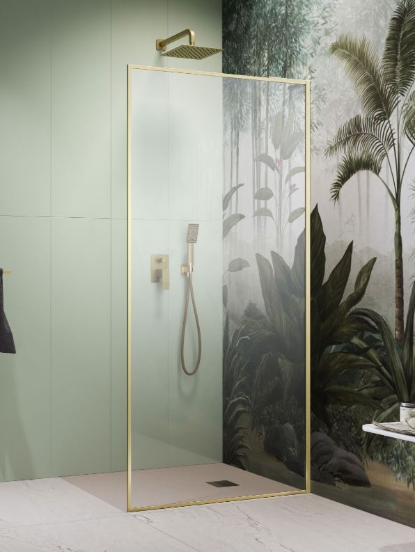 Walk-in zuhanyfal átlátszó üveg burkolattal és arany kerettel