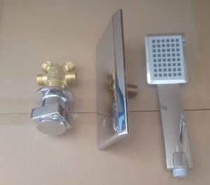 Balneum Mara süllyesztett vízeséses kád peremére szerelhető 5 üléses csaptelep
