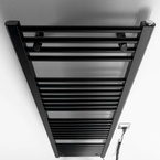 Aqualine DIRECT-E elektromos fürdőszobai radiátor fűtőpatronnal, egyenes, 450x1320 mm, 400 W, fekete (ILE34TB)